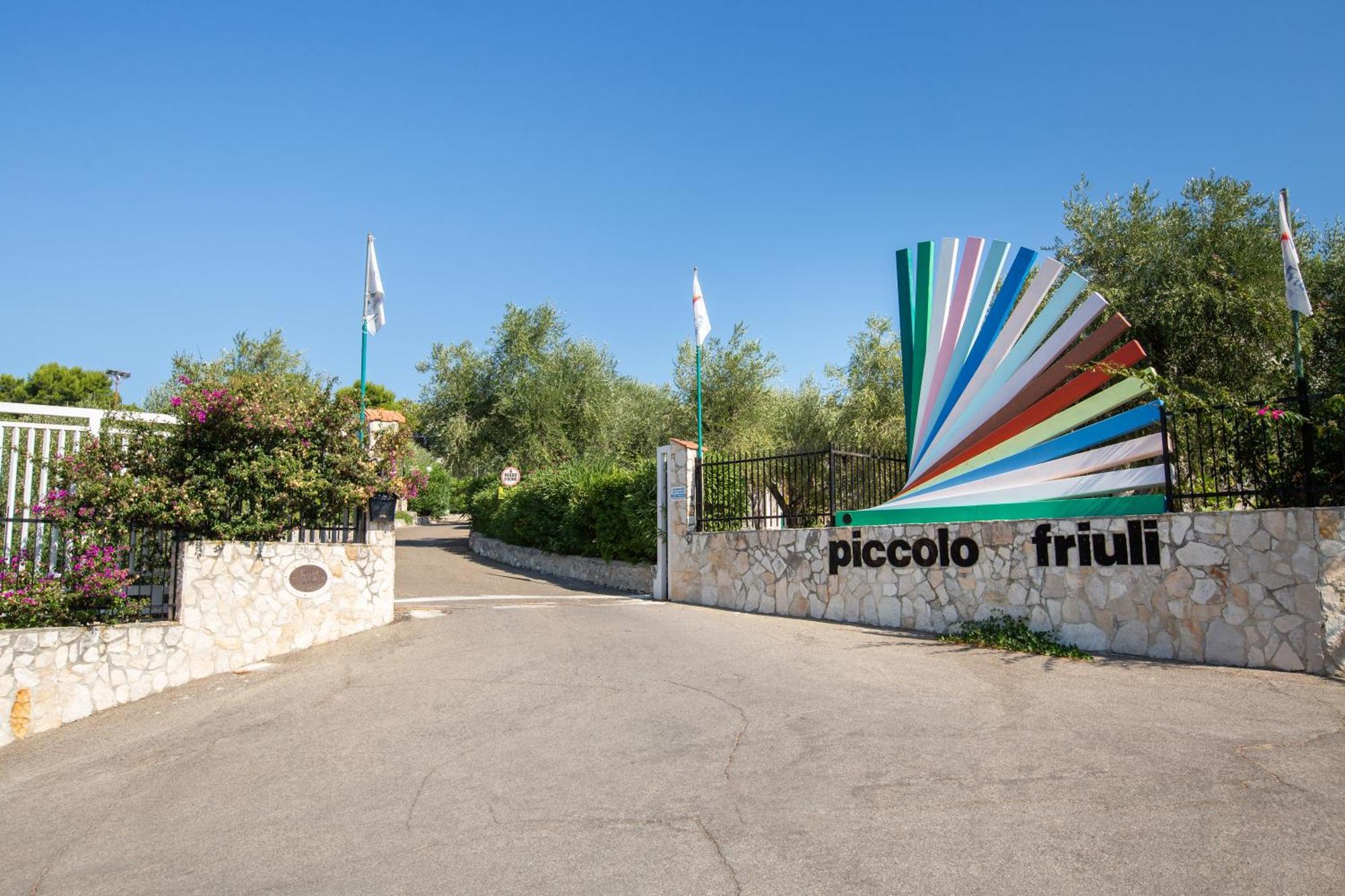 Centro Vacanze Piccolo Friuli Aparthotel Vieste Bagian luar foto